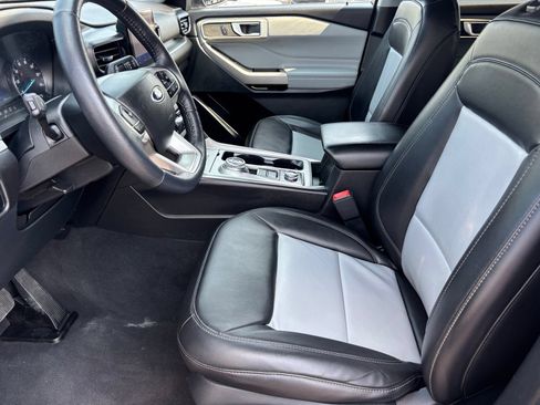 Used 2023 Ford Explorer XLT w/ Equipment Group 202A AWD/4WD image 15