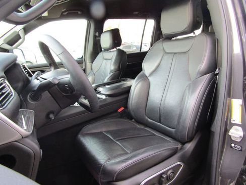 Used 2022 Jeep Wagoneer Series III w/ Flexible Seating Group image 24