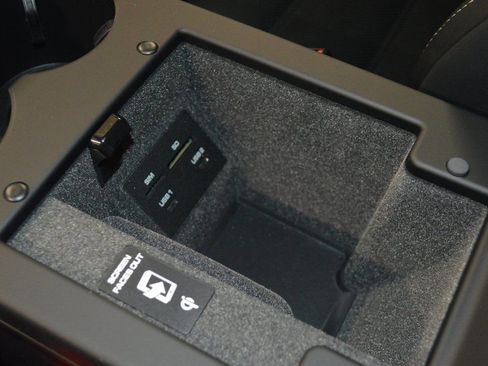 New 2026 Porsche Macan image 33