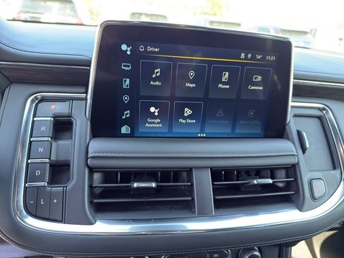 Used 2024 Chevrolet Suburban LT RWD image 16