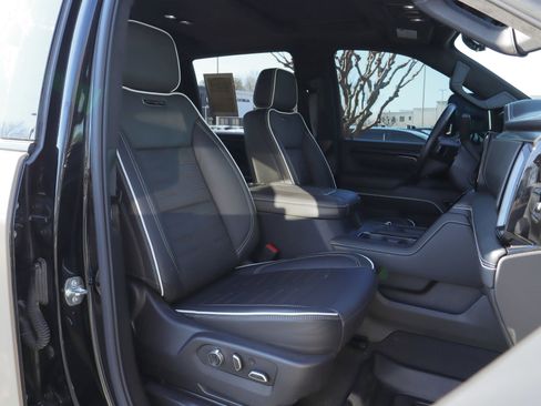 Used 2025 GMC Sierra 2500 AT4X AWD/4WD image 25