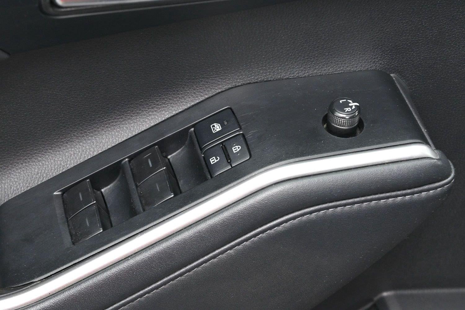 Used 2022 Toyota Highlander XLE FWD image 12