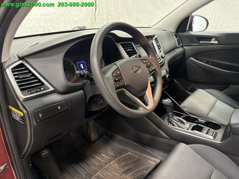 Used 2018 Hyundai Tucson SE AWD/4WD image 3