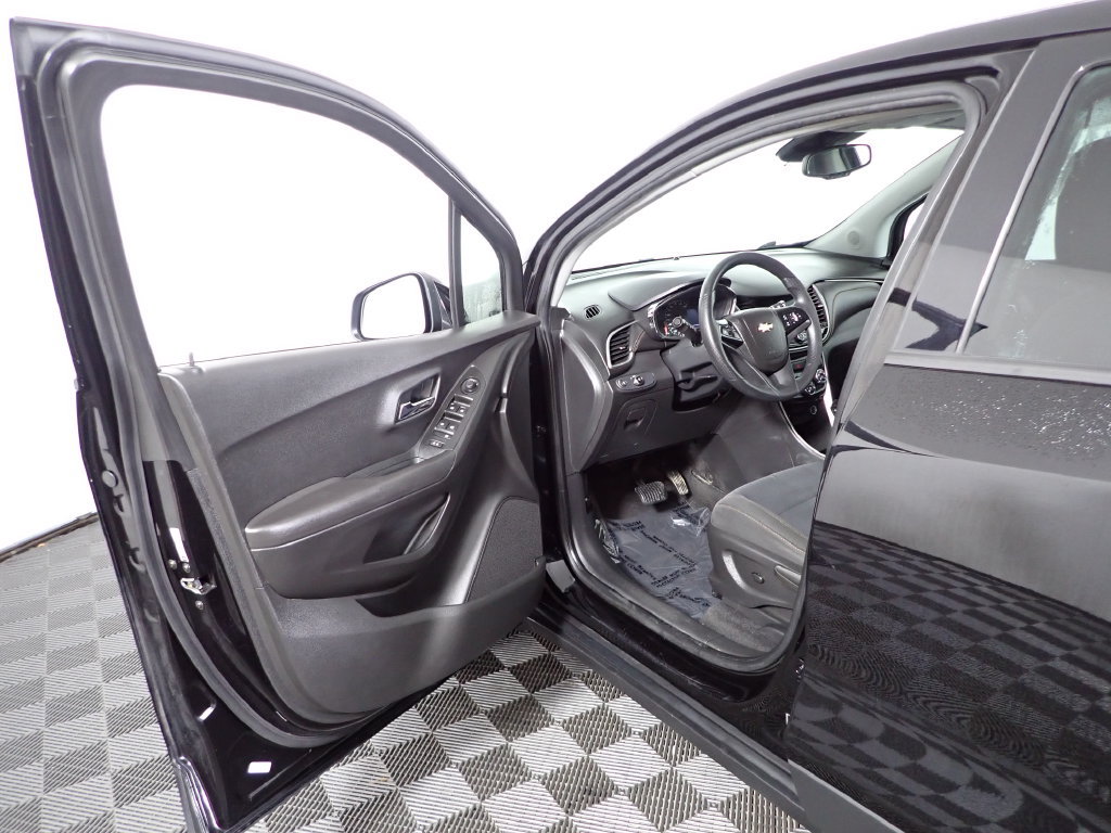 Used 2020 Chevrolet Trax LS w/ Tint and Cruise Package AWD/4WD image 16