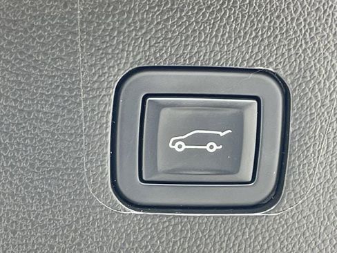 Used 2023 Chevrolet Traverse LT AWD/4WD image 33