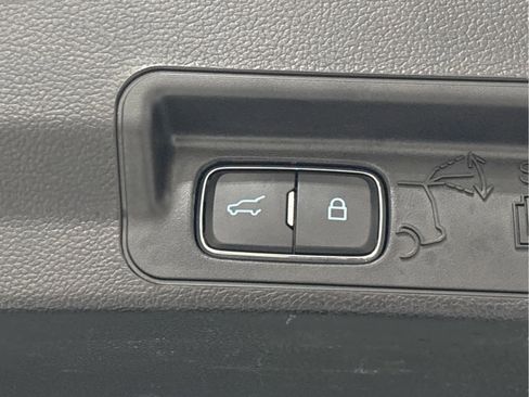 Used 2022 Ford Explorer Limited w/ Limited Technology Package image 21