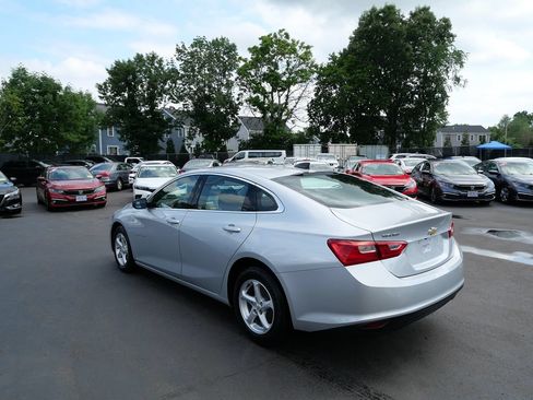 Used 2018 Chevrolet Malibu LS FWD image 5