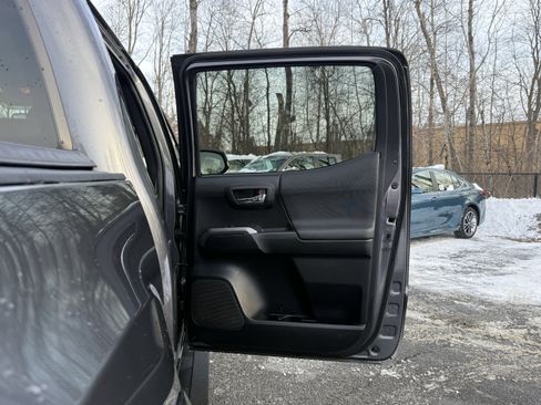 Used 2021 Toyota Tacoma TRD Sport image 31