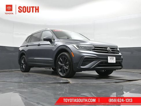 Used 2024 Volkswagen Tiguan SE AWD/4WD image 43