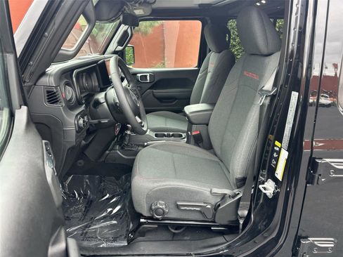 Used 2026 Jeep Wrangler Unlimited Rubicon AWD/4WD image 12