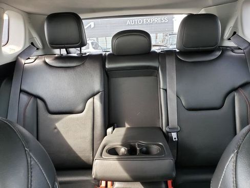 Used 2017 Jeep Compass Trailhawk w/ Leather Interior Group AWD/4WD image 16