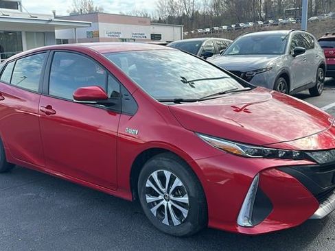 Used 2022 Toyota Prius Prime LE image 4