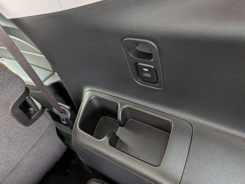 Used 2021 Chevrolet Traverse RS image 19