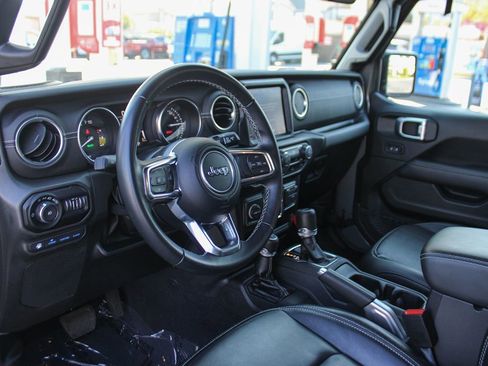 Used 2022 Jeep Wrangler Unlimited Sahara image 14