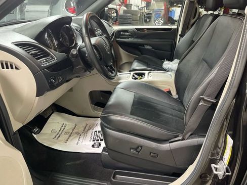 Certified 2018 Dodge Grand Caravan SXT image 11