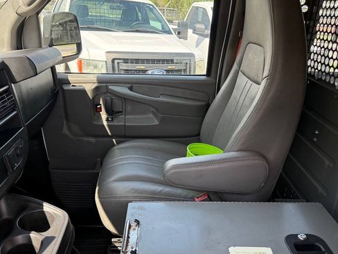 Used 2015 Chevrolet Express 2500 RWD image 17