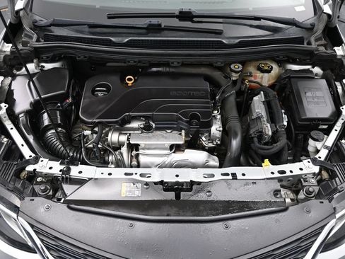 Used 2018 Chevrolet Cruze LT w/ Convenience Package FWD image 39