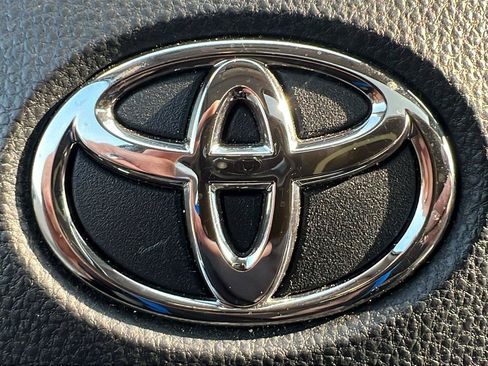 Used 2020 Toyota RAV4 XLE w/ Convenience Package AWD/4WD image 32