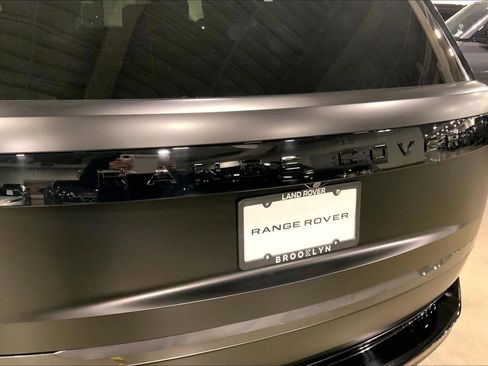 Used 2025 Land Rover Range Rover Long Wheelbase SE image 9