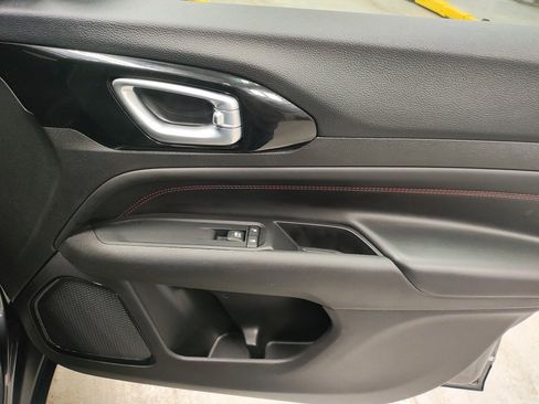 Used 2022 Jeep Compass Trailhawk w/ Trailhawk Convenience Group image 9