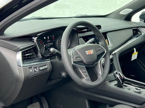 Used 2025 Cadillac XT5 Premium Luxury w/ Technology Package image 5