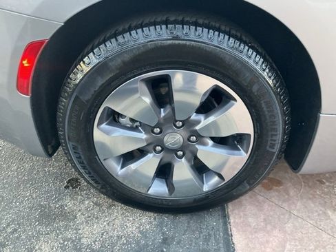 Used 2018 Chrysler Pacifica Limited w/ Advanced Safetytec Group image 34