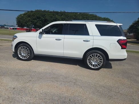 Used 2024 Ford Expedition Limited RWD image 5