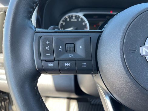 Used 2024 Nissan Pathfinder SL w/ Black Appearance Package image 21