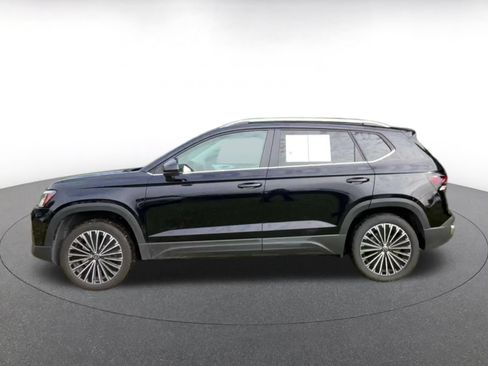 Used 2026 Volkswagen Taos SE FWD image 8