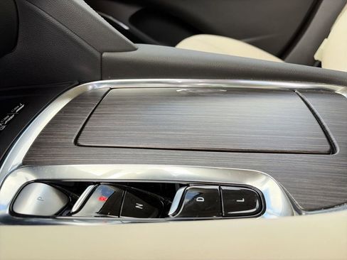 Used 2024 Buick Enclave Avenir image 21