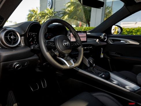 New 2025 Alfa Romeo Tonale w/ Premium Package image 24