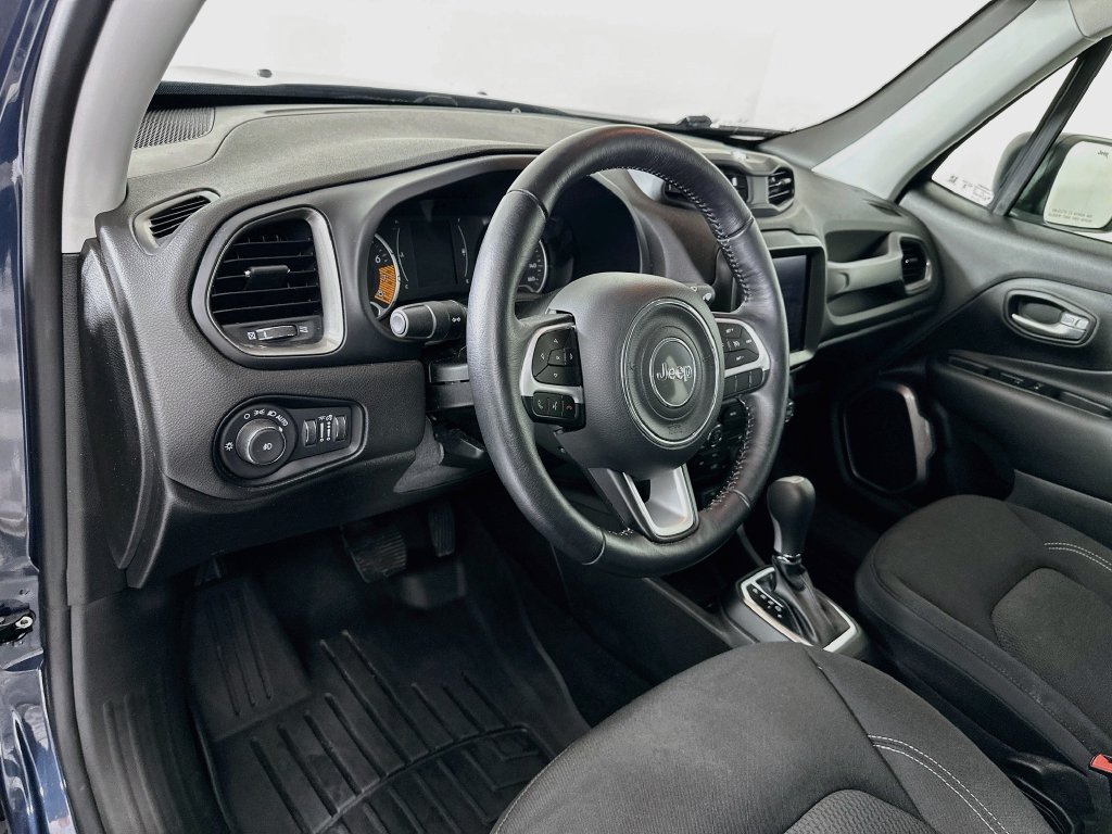 Certified 2023 Jeep Renegade Latitude w/ Premium Group AWD/4WD image 17