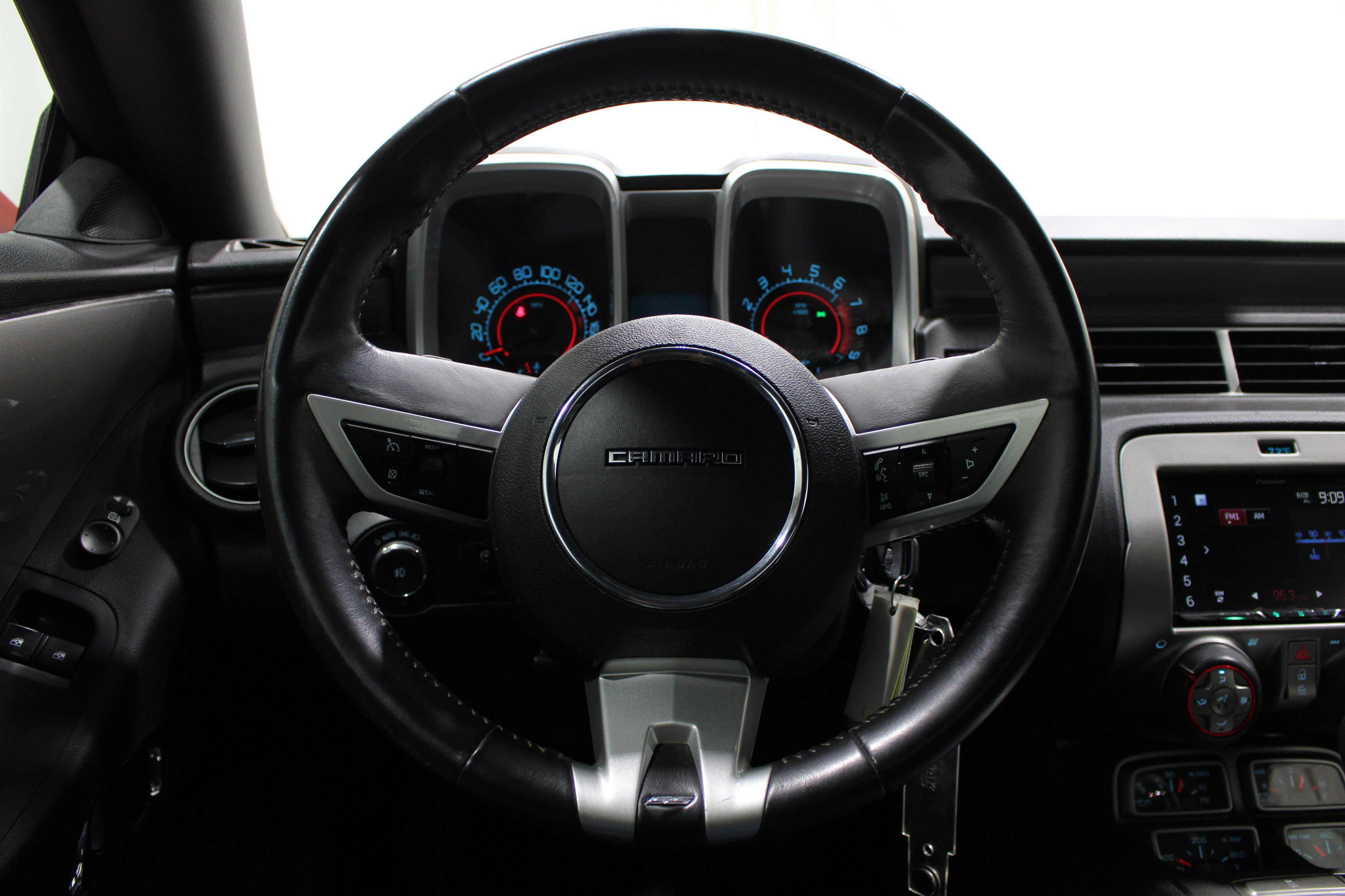 Used 2010 Chevrolet Camaro SS RWD image 11