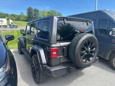 Used 2025 Jeep Wrangler Unlimited Sahara AWD/4WD image 13