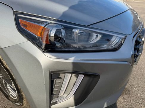 Used 2021 Hyundai Ioniq SE image 4