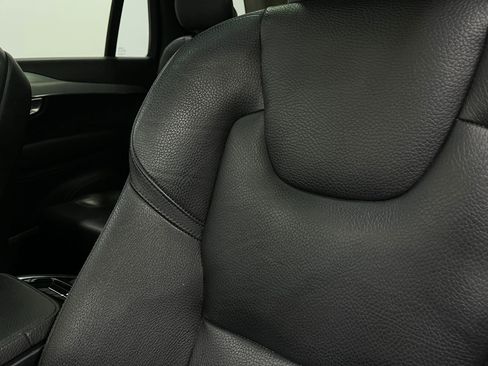 Used 2018 Volvo XC90 T5 Momentum w/ Convenience Package image 18
