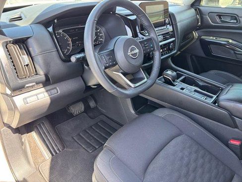 Used 2024 Nissan Pathfinder SV FWD image 14