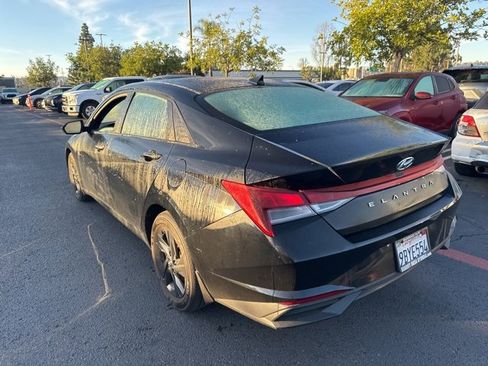 Certified 2022 Hyundai Elantra SEL image 2