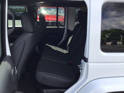 Certified 2025 Jeep Wrangler Unlimited Sahara AWD/4WD image 8