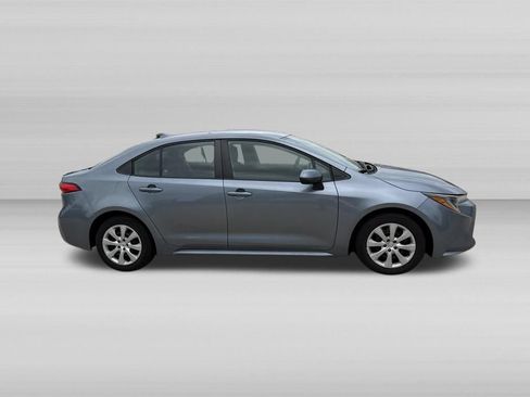Used 2021 Toyota Corolla LE w/ Carpet Mat Package (TMS) FWD image 3
