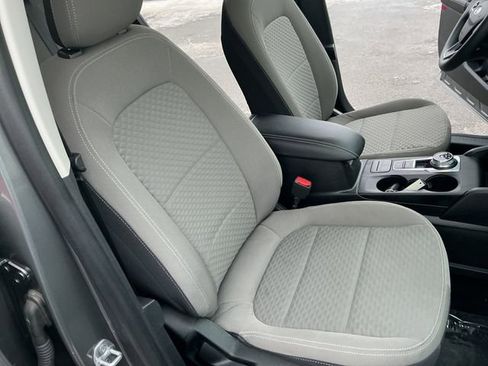 Used 2022 Ford Escape SE image 34