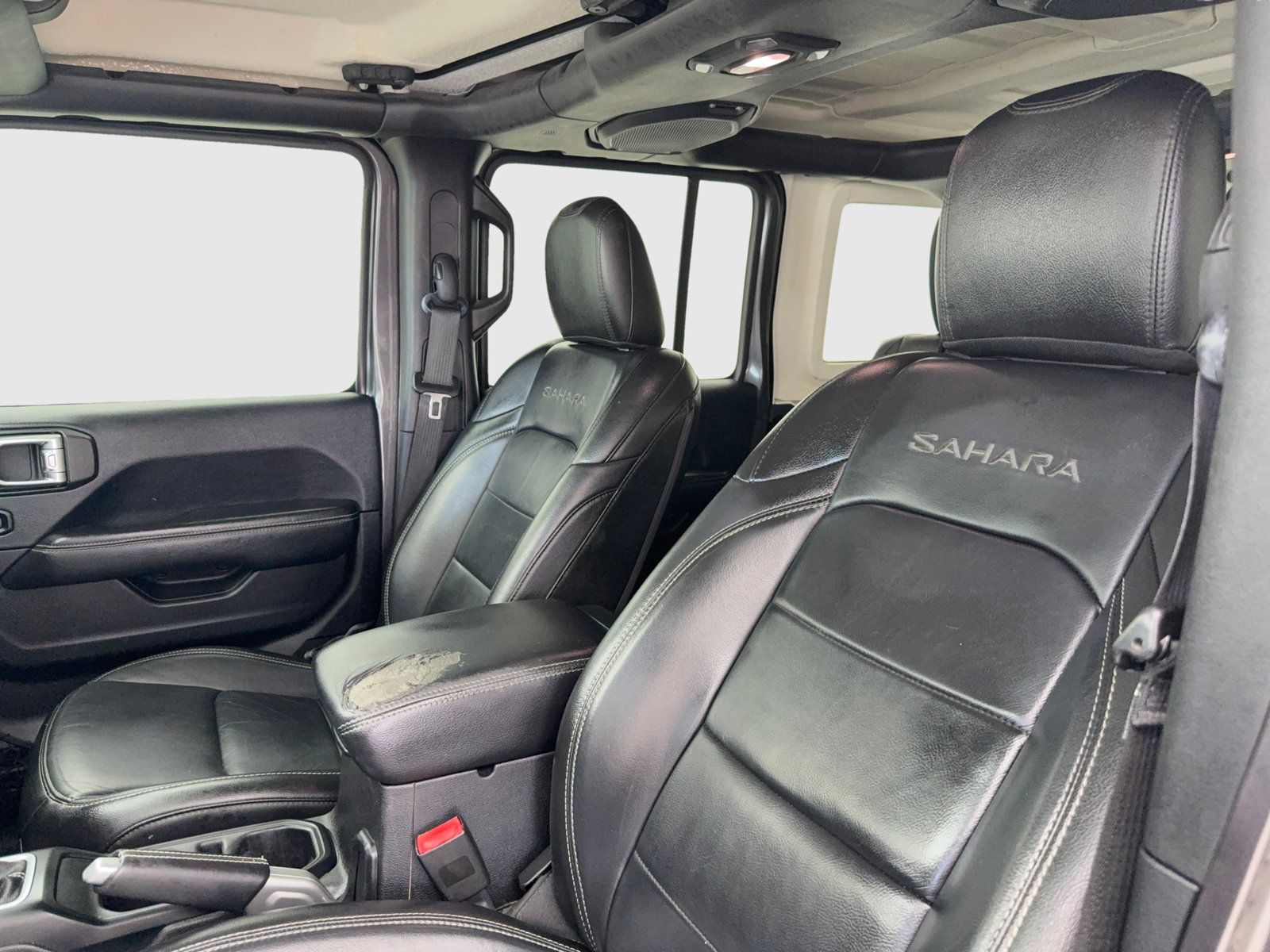 Used 2018 Jeep Wrangler Unlimited Sahara AWD/4WD image 15