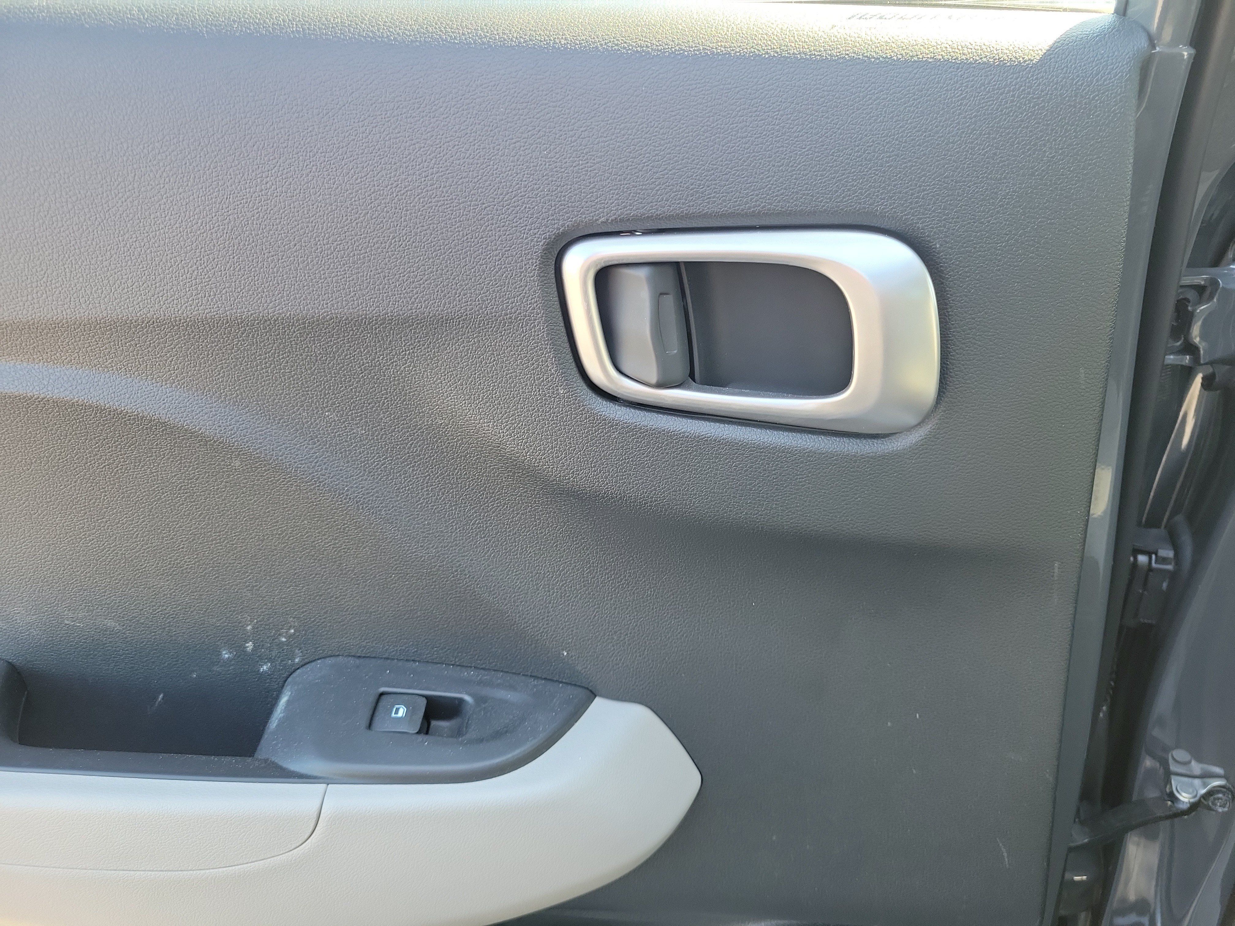 Used 2024 Hyundai Venue SEL FWD image 12