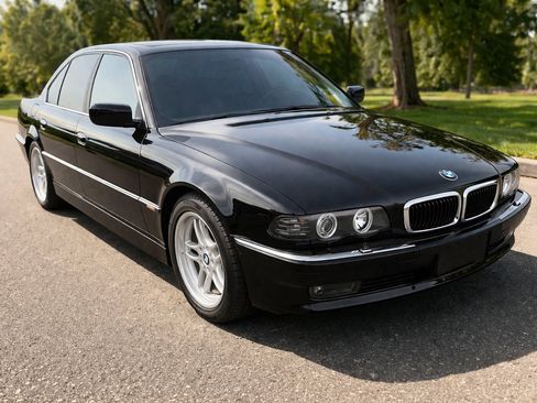Used 2000 BMW 740i RWD image 1