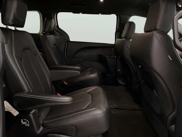 Used 2025 Chrysler Pacifica Select FWD image 72