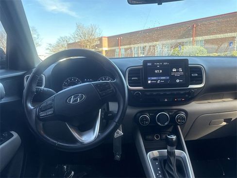 Used 2022 Hyundai Venue SEL w/ Cargo Package image 25