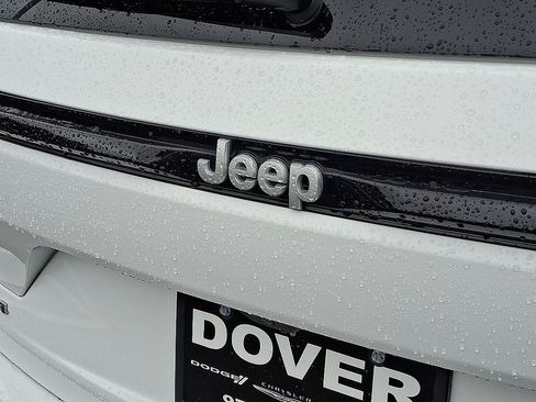 Certified 2024 Jeep Grand Cherokee Overland AWD/4WD image 24