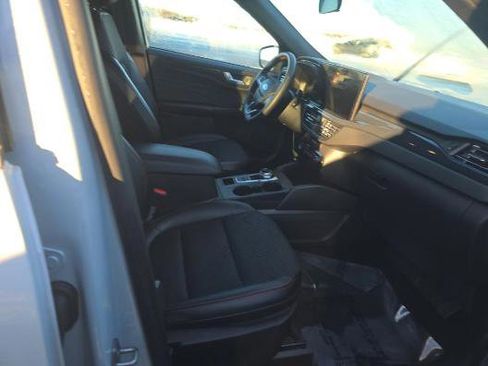 Used 2025 Ford Escape ST-Line w/ Equipment Group 301A image 8