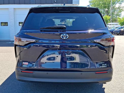 Certified 2024 Toyota Sienna XLE w/ XLE Plus Package AWD/4WD image 5