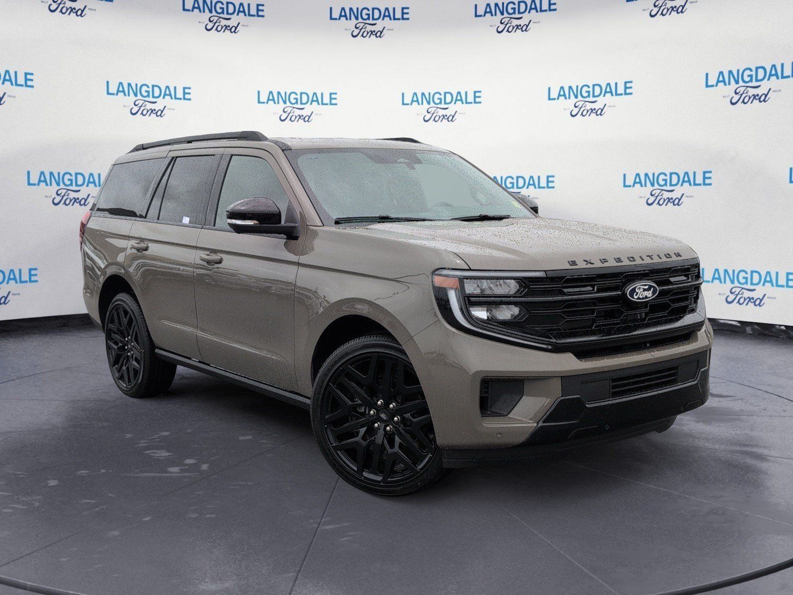New 2027 Ford Expedition Platinum w/ Stealth Performance Package AWD/4WD image 2